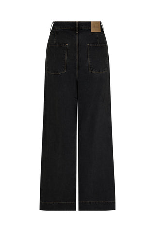 classic-straight-leg-jean